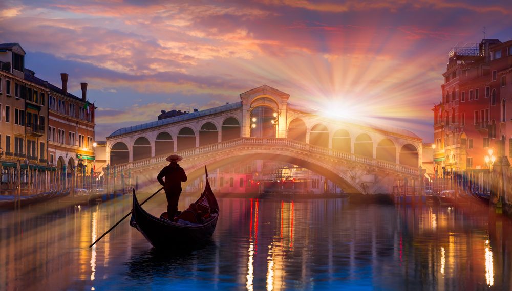 Gondola przy moście Rialto, Wenecja